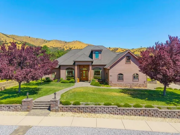 1127 Discovery St, Yreka, CA 96097