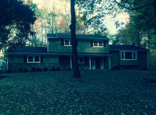 681 Colonial Rd, Franklin Lakes, NJ 07417