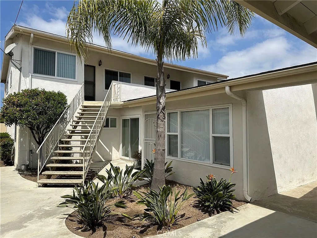 2 bed, 750 sqft, $2,800 — Photo 1