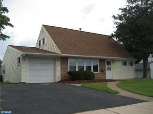 21 Canal Rd, Levittown, PA 19057