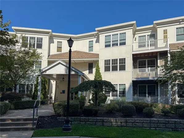 301 Church St APT 210, South Kingstown, RI 02879