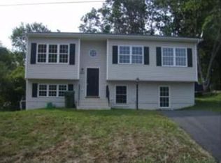 18406 Corby St, Triangle, VA 22172