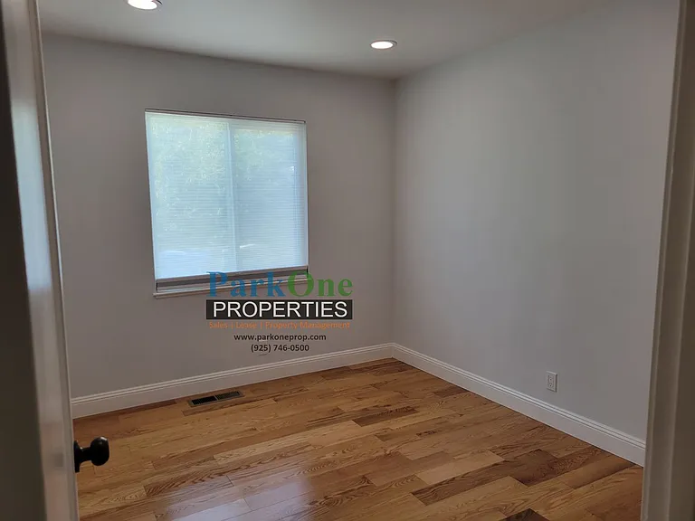 1867 Poplar Dr — Photo 8