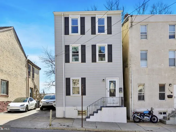 157 Fountain St, Philadelphia, PA 19127