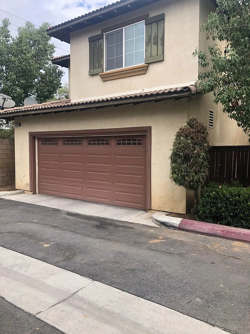 Beautiful Riverside 2 Story House — Photo 4