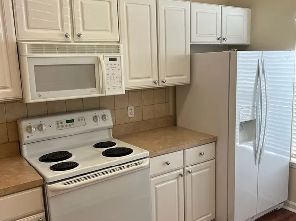 4440 NW 49th St APT 103, Gainesville, FL 32606