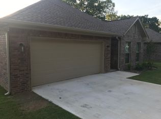 1135 Country Club Rd, Conway, AR 72034