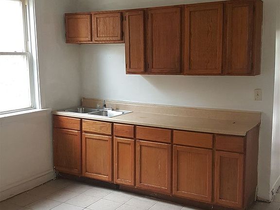 5th image of 709 N Trumbull Ave #2F