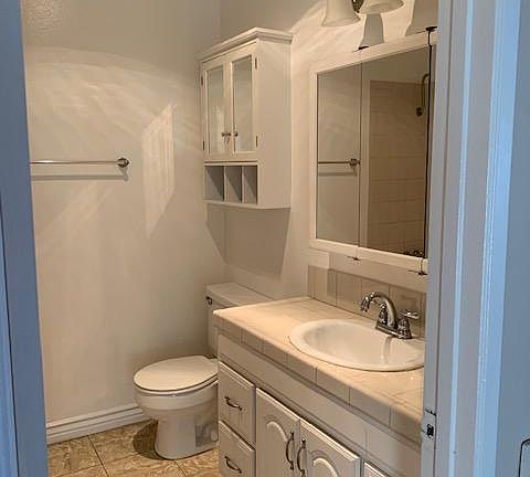 3rd image of 25625 Narbonne Ave #66200d28e