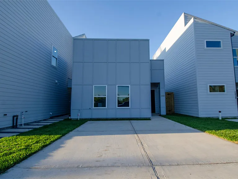 2830 Mansfield St — Photo 2