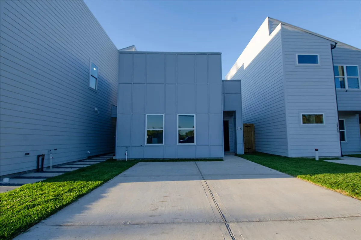 Building Photo - 2830 Mansfield St