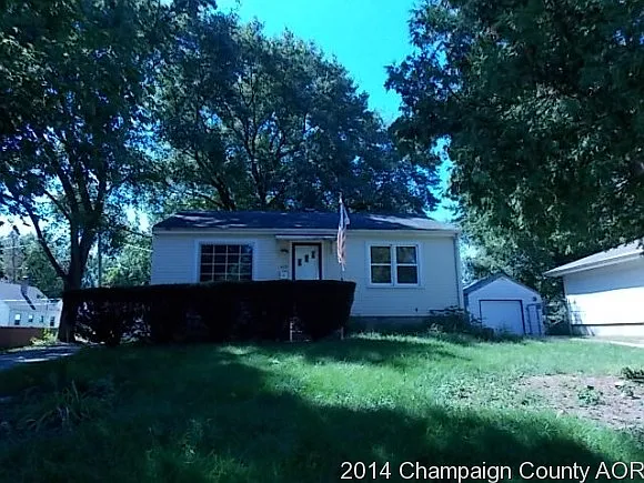 1405 Greenbrier Dr photo 1