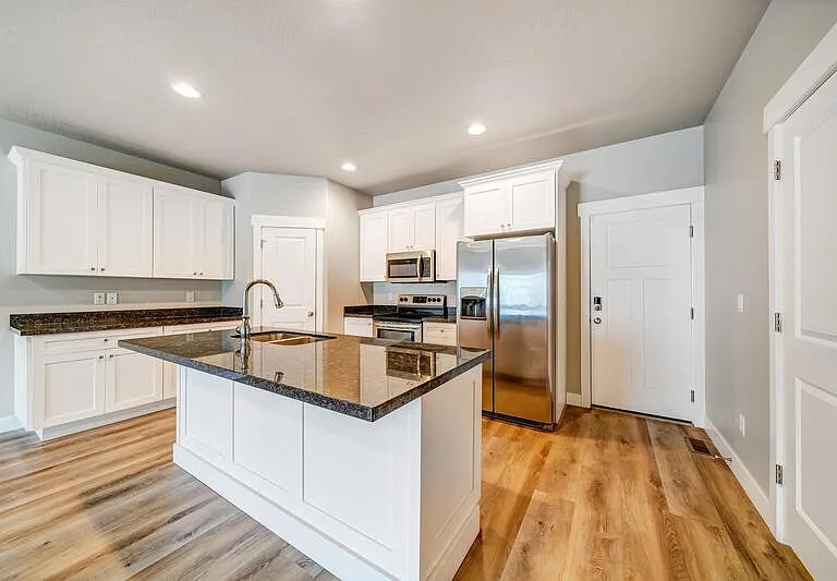 4431 W Glendon Dr — Photo 3