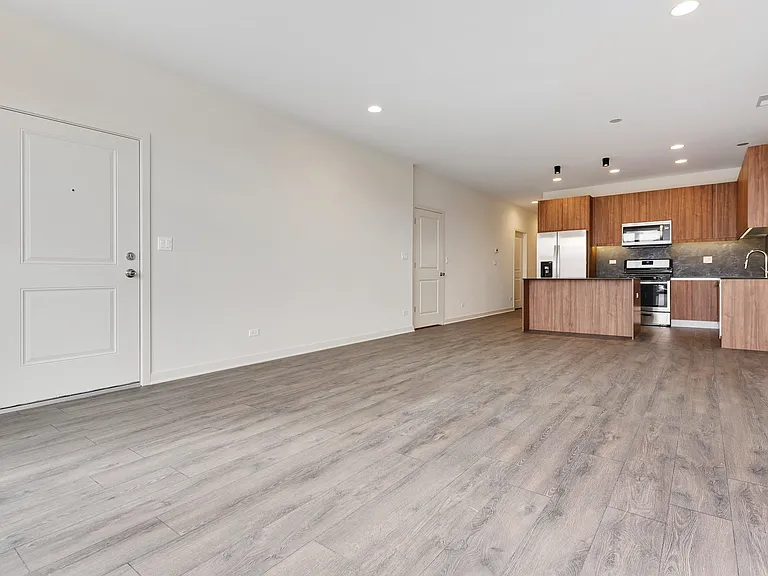 2824 W Van Buren St #302 — Photo 4