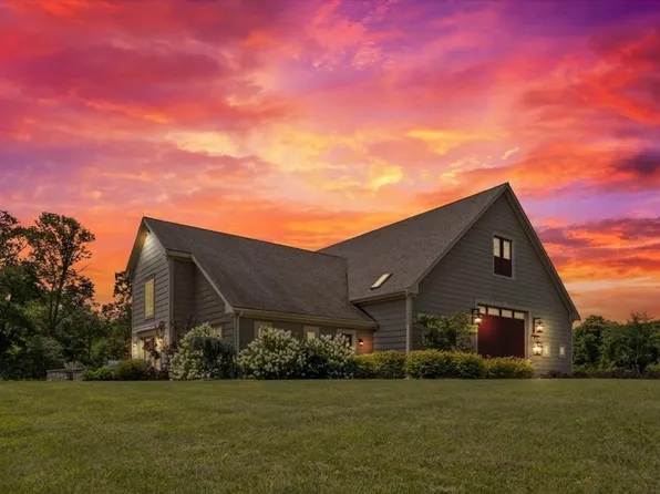 142 Marvel St, Swansea, MA 02777