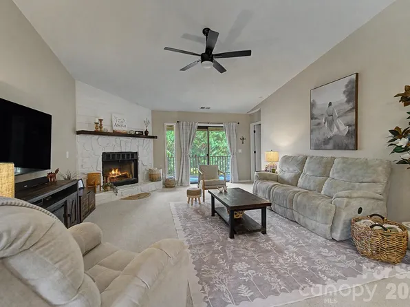16A Willow View Dr, Franklin, NC 28734