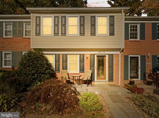 8315 Uxbridge Ct, Springfield, VA 22151