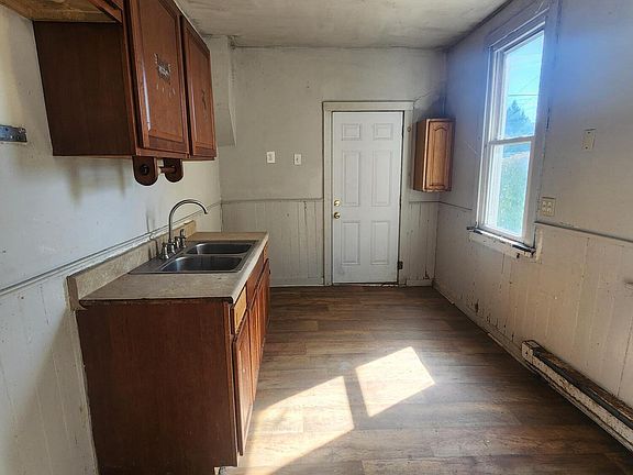5th image of 1013 N Franklin St