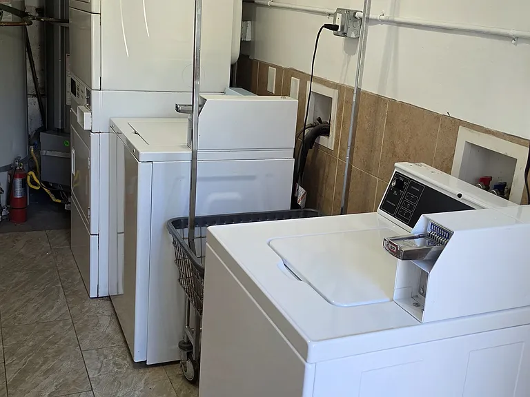 Laundry Room - 2 Washers / 2 Dryers