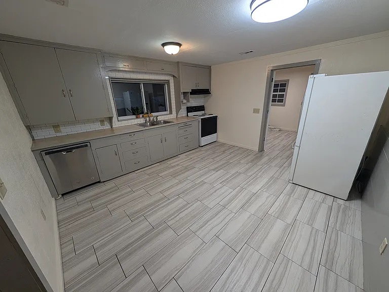 1318 W Huntsville Ave — Photo 13
