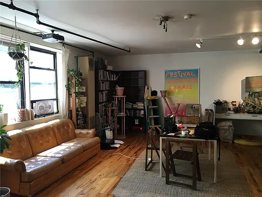 Rented by R New York | media 79