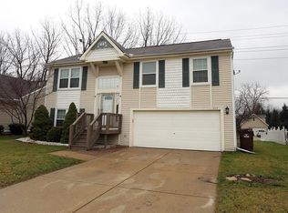 339 Victorian Ln, Belleville, MI 48111