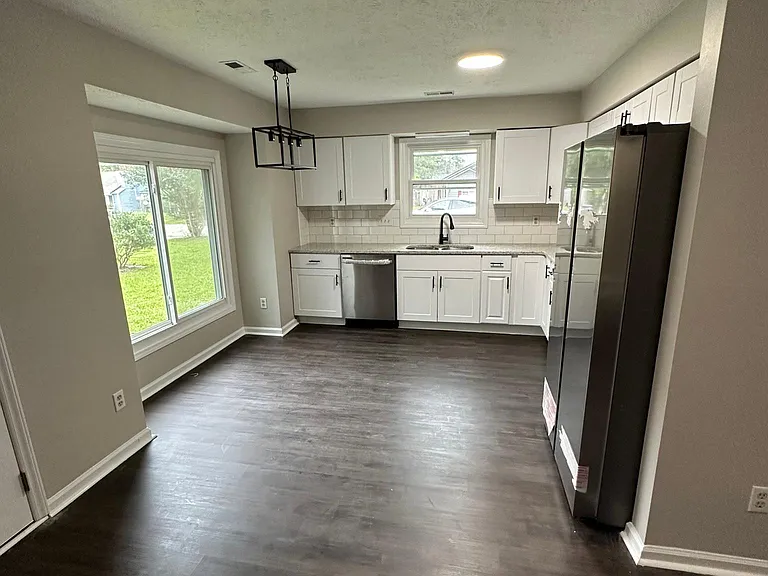 540 Auburndale Ln — Photo 3