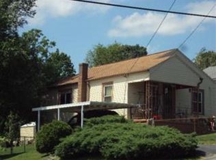 176 4th St, Bradley, WV 25880