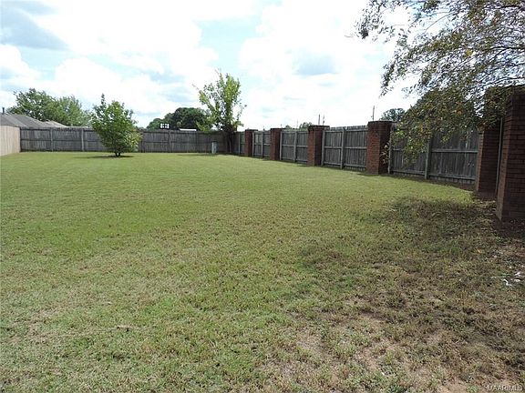 4th image of 900 Eastern Oaks Dr