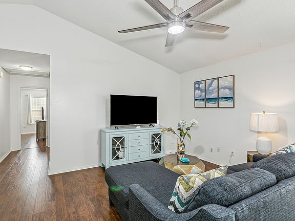 5th image of 8110 Treetop Ln
