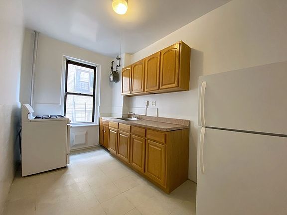 4th image of 810 W 183rd St APT 2C