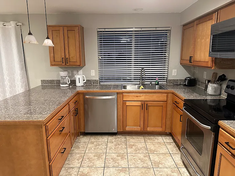 5123 9th Ave NE — Photo 10