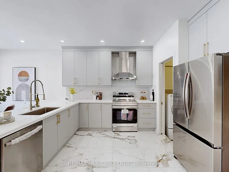 22 Waymount Ave — Photo 15