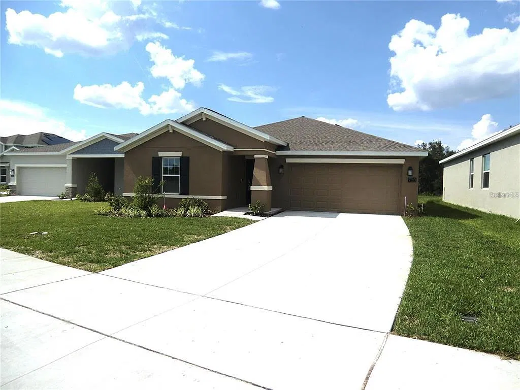 3 bed, 2.0 bath, 1560 sqft, $2,300 — Photo 2