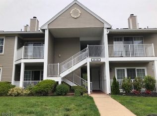 16 Amberly Ct, Franklin Park, NJ 08823