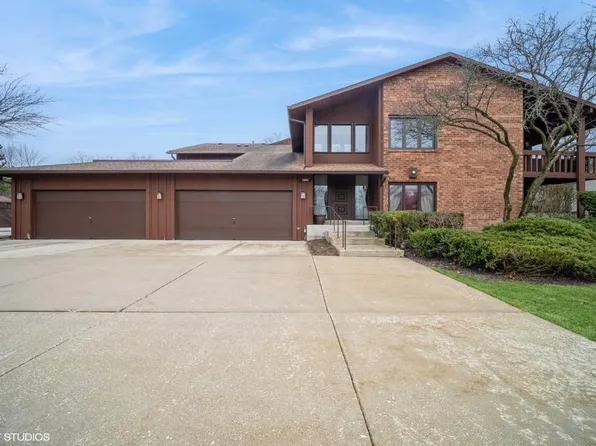 3105 Toulon Dr #E-1, Northbrook, IL 60062