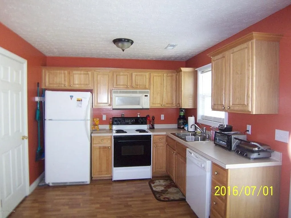 188 Marvin Downs - 1 — Photo 2