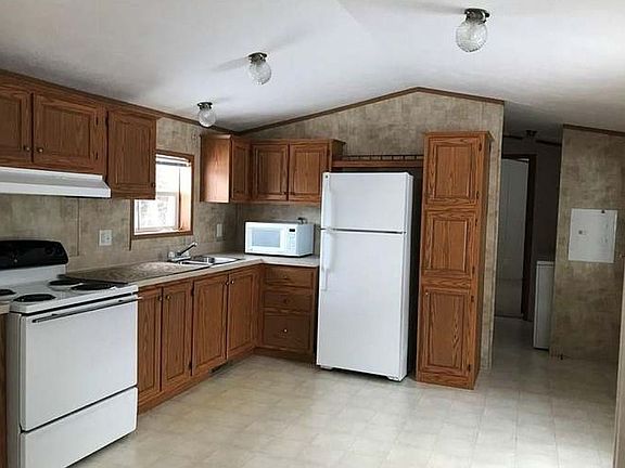 3rd image of 63 Village Green Rd