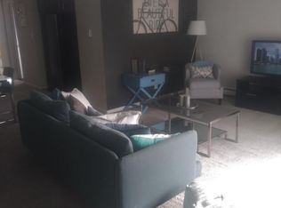 6708 Alpine Ln APT 6, Westmont, IL 60559