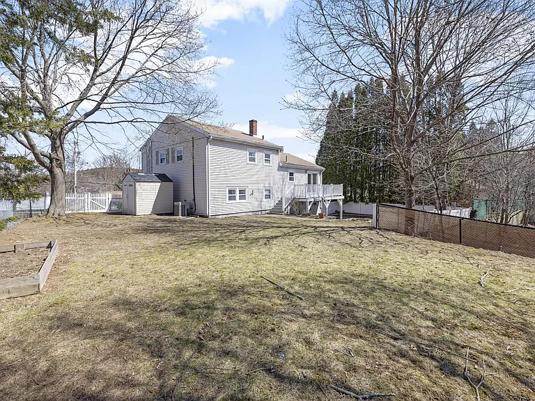 160 Ravenswood Rd — Photo 25
