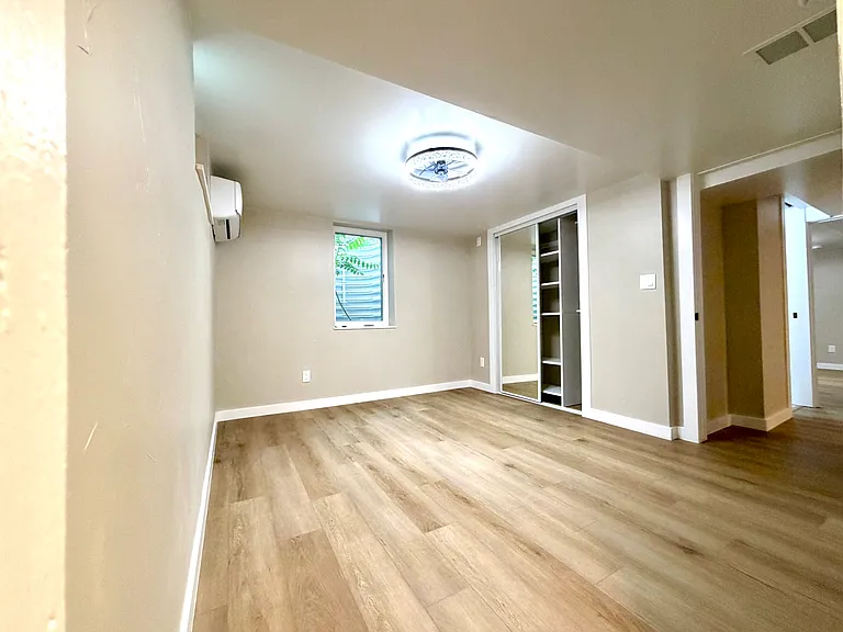 370 King St #B — Photo 5
