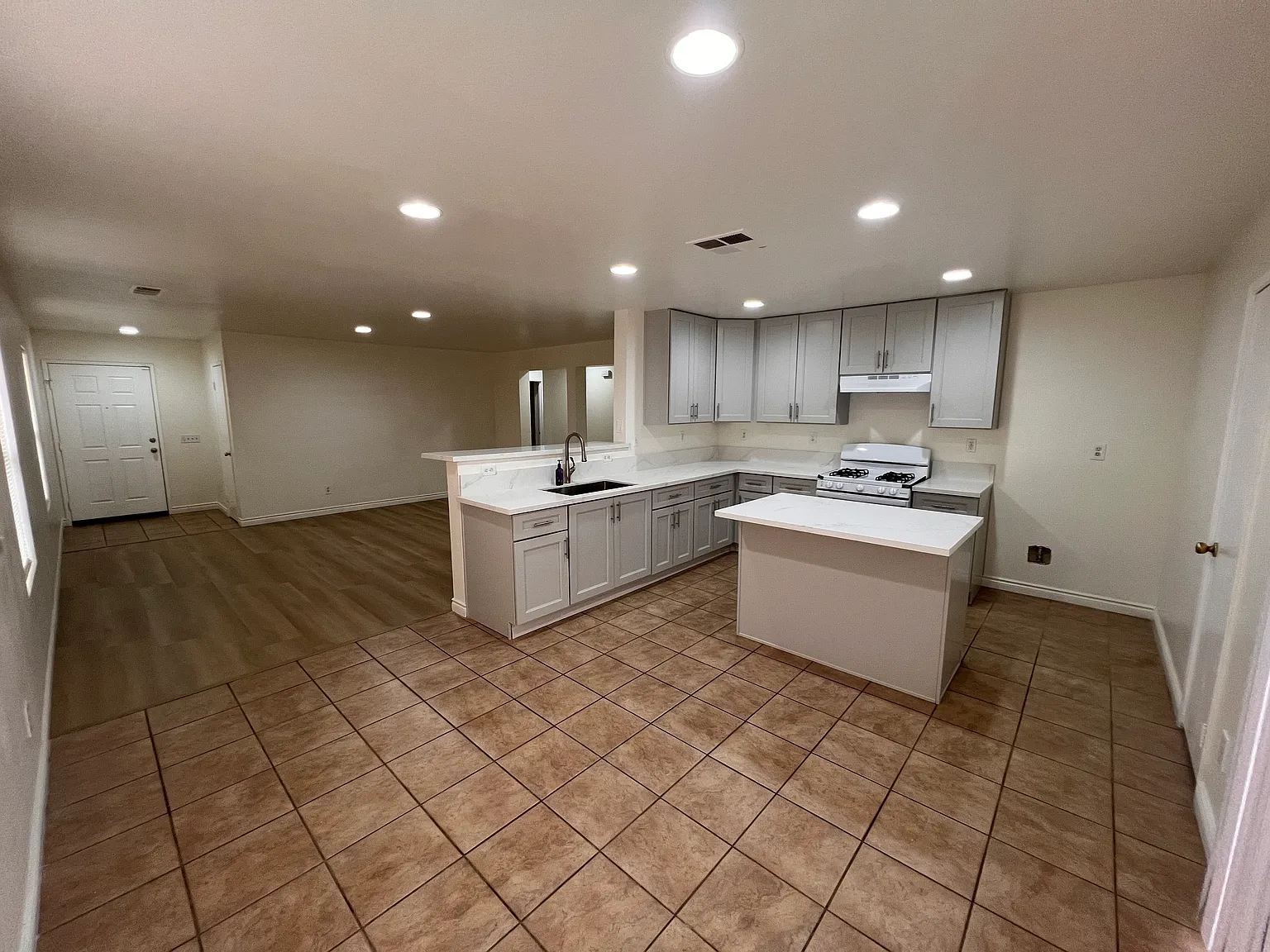 4 bed, 1538 sqft, $3,500 — Photo 4