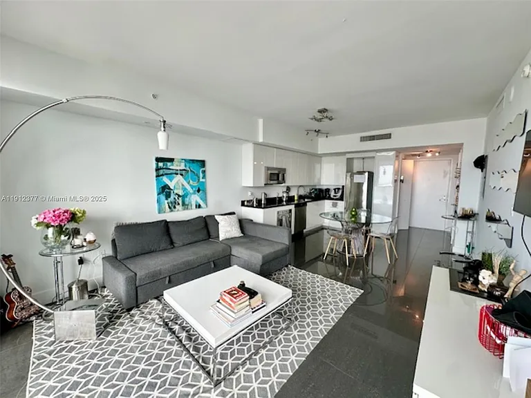 92 SW 3rd St #4107 — Photo 4