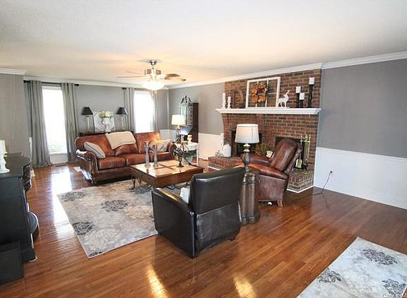 4th image of 2432 Woodleigh Dr