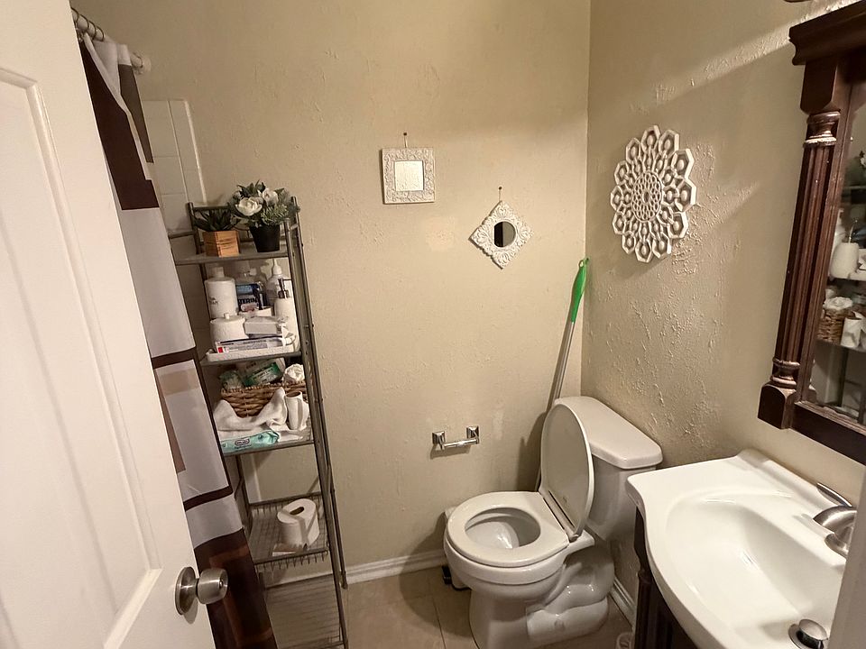 2nd image of 119 E Main St APT 6