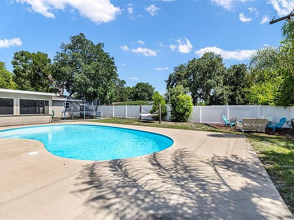 5th image of 1509 Primrose Ln