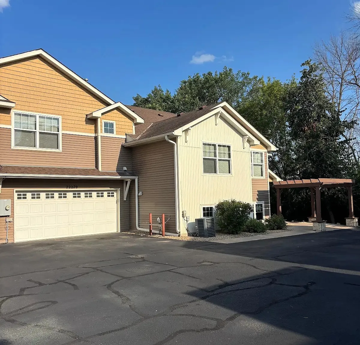 5 bed, 2582 sqft, $2,795 — Photo 1