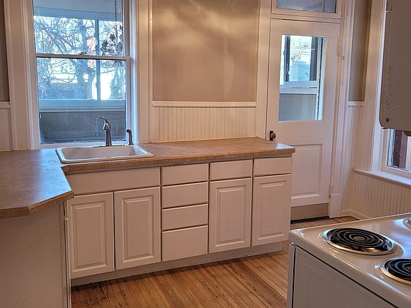 5th image of 1138 N Clarkson St