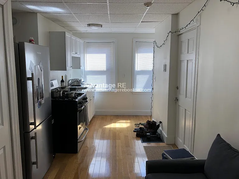 10 Wiget St #8 — Photo 3