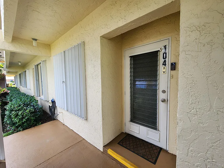 1560 NW 18th Ave #104 — Photo 3